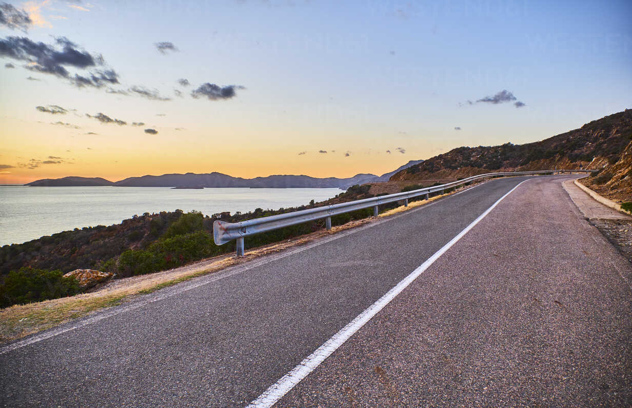 Italien, Sardinien, Straße Nähe Tuerredda